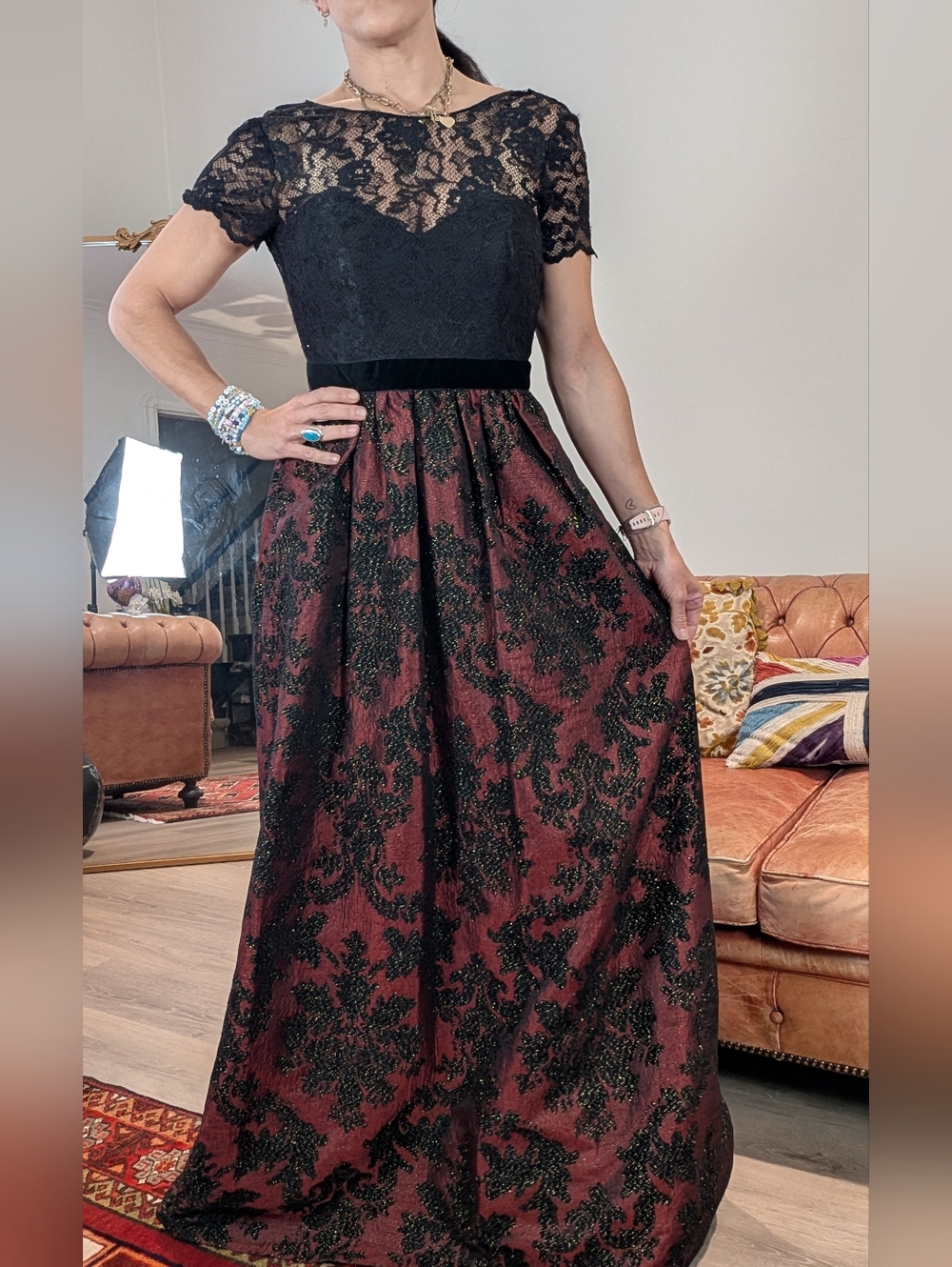 Bagley Mischka Black and Crimson short sleeve gown with lace detail size 2